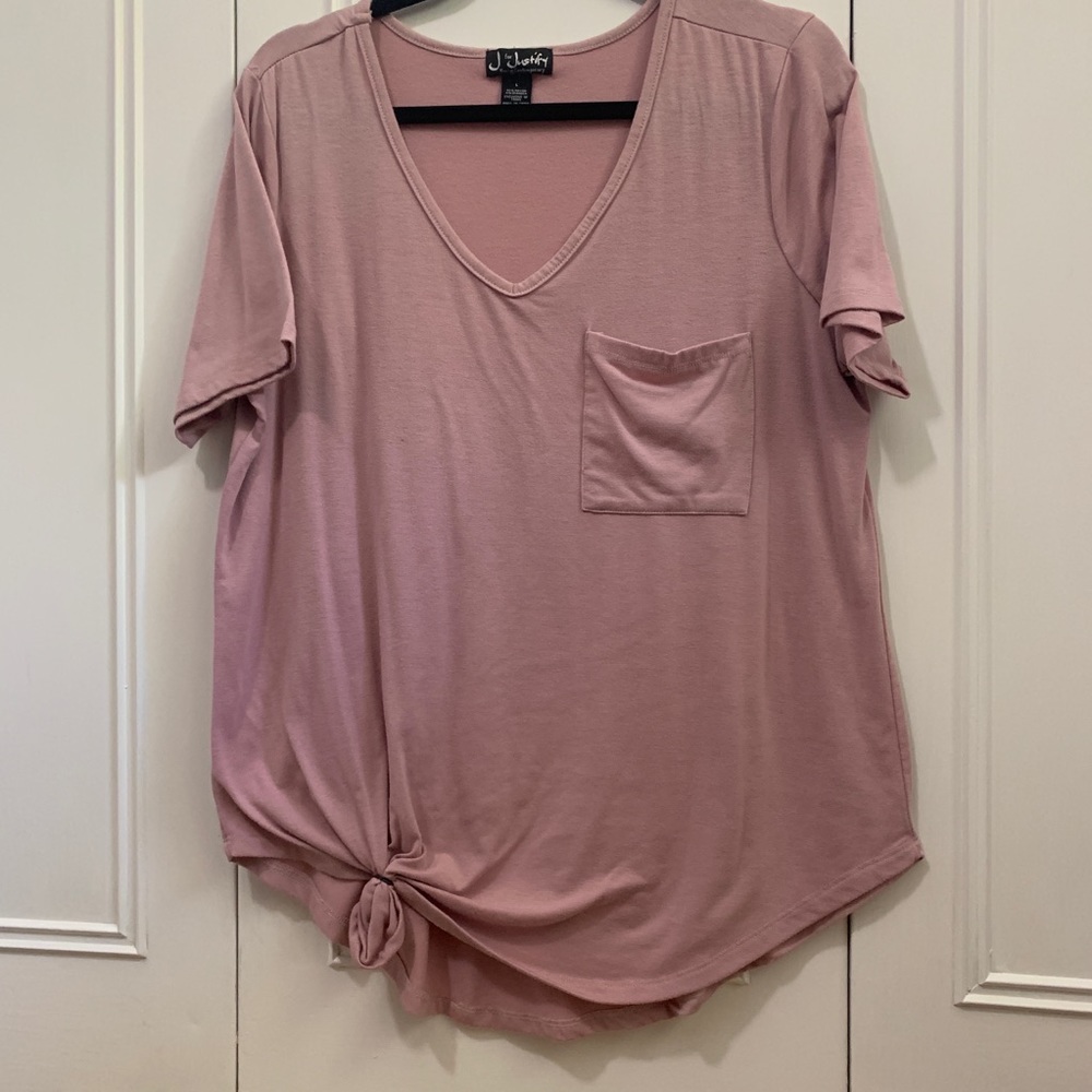 Pink V neck 🎀